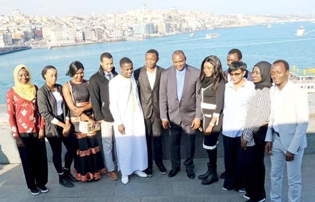 Gambiyalı öğrencilere Gambiya Cumhurbaşkanından sürpriz
