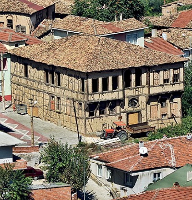 Osmaneli’nin evlerine üniversiteli eli değiyor