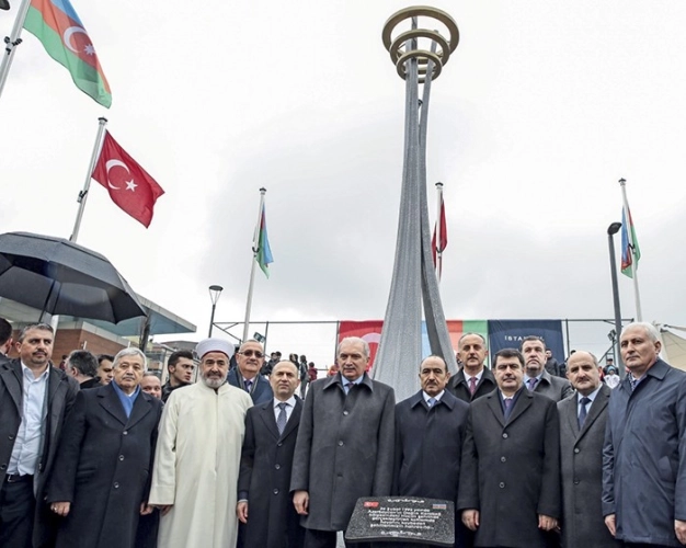 Azerbaycan Dostluk Parkı ve anıtı açıldı