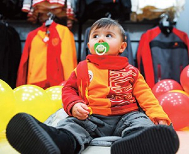 Mağazalarıyla da para basıyorlar