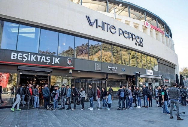 Mağazalarıyla da para basıyorlar