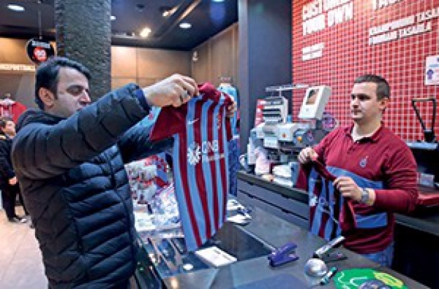 Mağazalarıyla da para basıyorlar