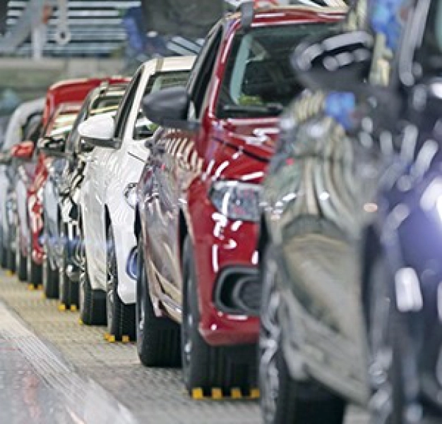 Küresel ticaret ‘otomobil’ ile yol alıyor
