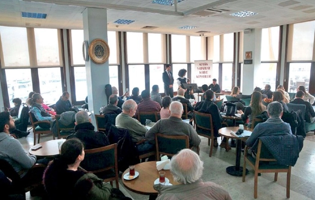 İskelede klasik sabahlar Kahve konserleri