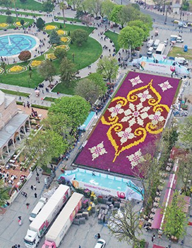 565 bin lale ile yapılan dünyanın en büyük halısı