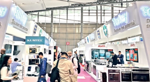 15 milyar dolarlık Canton’da gövde gösterisi