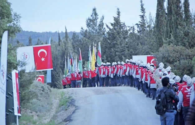 Binlerce genç, atalarının izinde Conkbayırı’na yürüdü