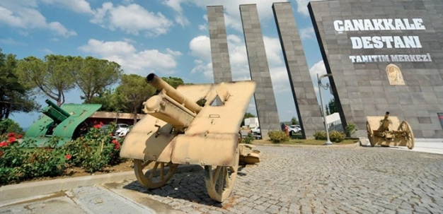 Binlerce genç, atalarının izinde Conkbayırı’na yürüdü