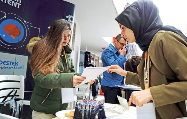 110 firma yetenek avı için yarıştı