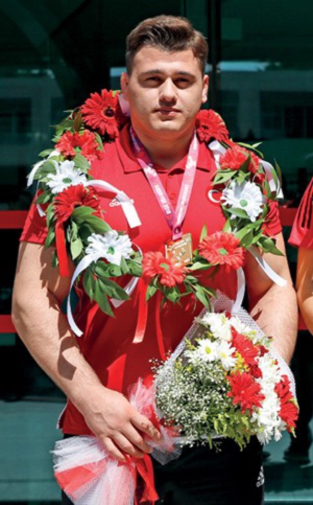 RIZA KAYAALP REKOR KIRDI