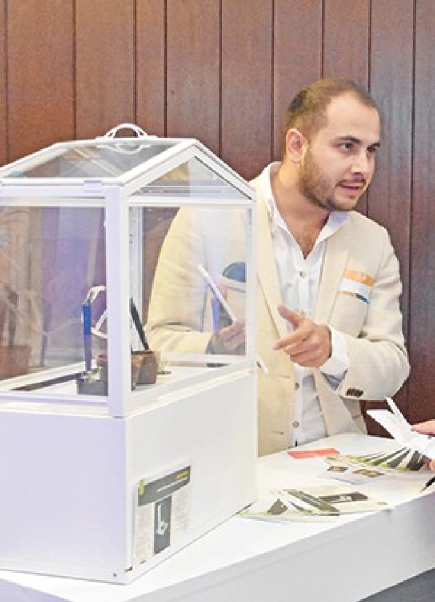 Üretimi tarladan eve taşıyan sera