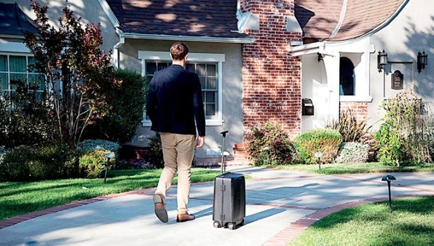 Bu valiz kendisi gidiyor