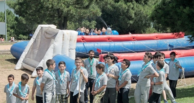 Gençler kampa girdikçe pazar büyüyor