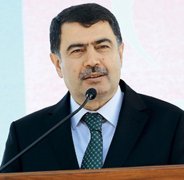 825 mezun gururla kep attı