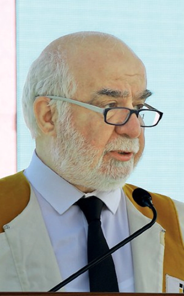 825 mezun gururla kep attı