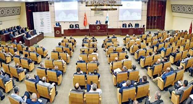 Kuklaya değil kuklacıya bakın