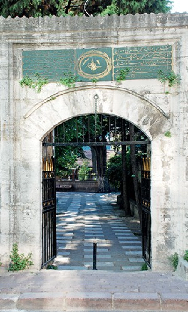 Yedikule’de huzurlu bir köşe: Hacı Evhad Camii