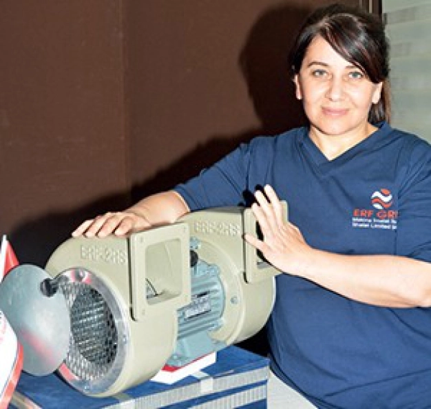 Fanları kırmızıya boyadı Irak pazarını fethetti