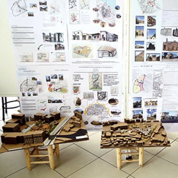 Mimar adaylarından gururlandıran sergi