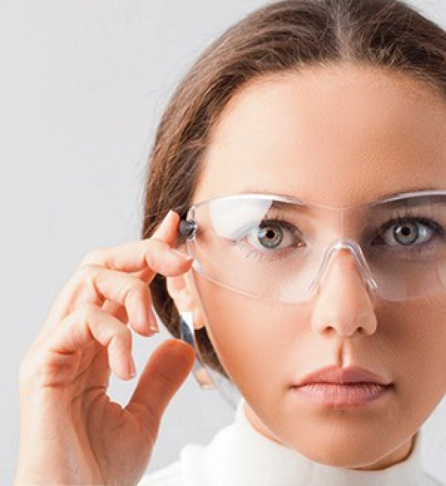 Şarkı sözlerini aynı anda ekranda gösteren hoparlör