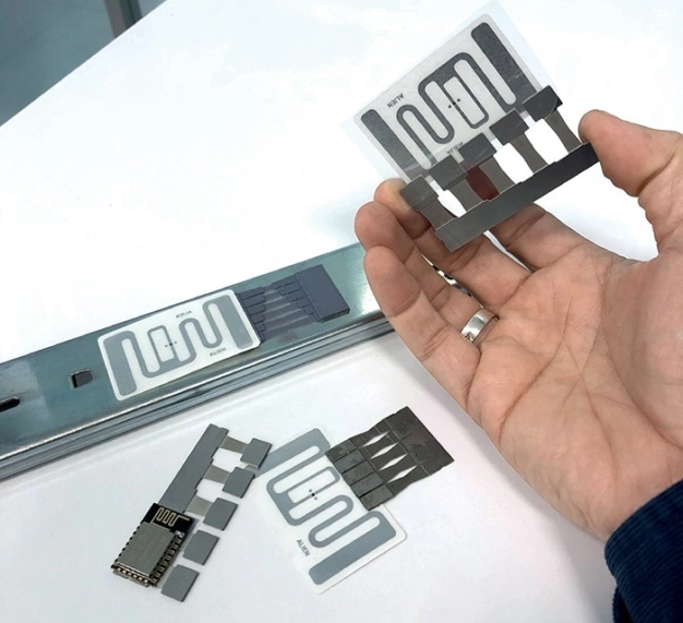 Dört icatla dünyaya parmak ısırttı