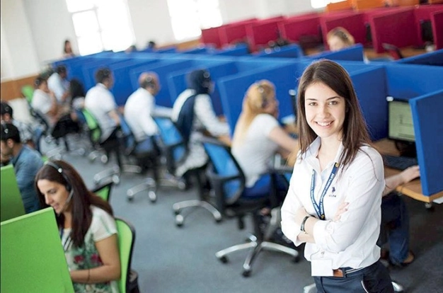 Hem çağrı alıp hem işi yönetiyorlar