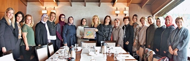 Kadın girişimcilerden Vali eşine veda kahvaltısı