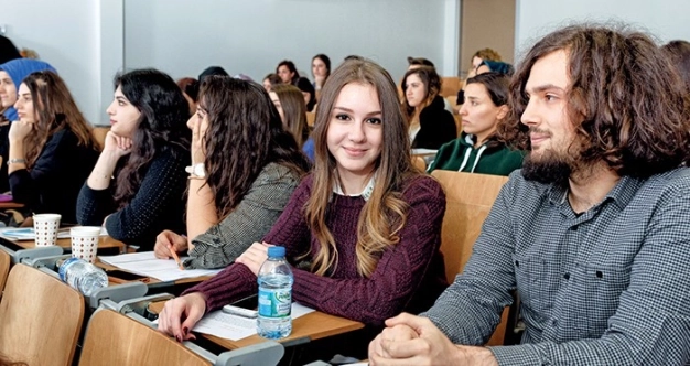 Sosyal bilimler enstitüsü 2 bin 500 mezun verdi