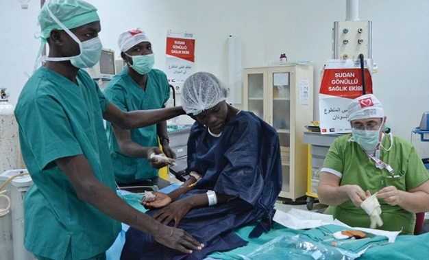 Sudan ve Yemen’de gönüllü şifa dağıttılar