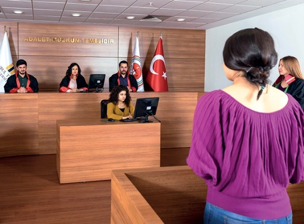 Geleceğin uluslararası hukukçularını yetiştiriyor