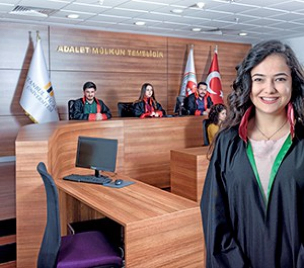 Geleceğin uluslararası hukukçularını yetiştiriyor