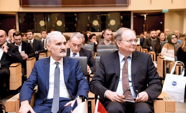 Arafta beklemekten yorulduk