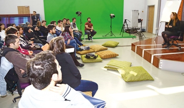 Yeni nesil iletişim eğitimi atölye ve stüdyolarda veriliyor