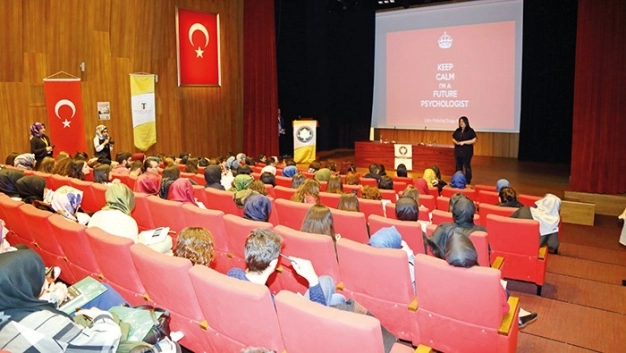 Özgüveni yüksek toplum bilimciler yetişiyor