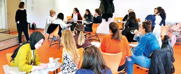 Özgüveni yüksek toplum bilimciler yetişiyor