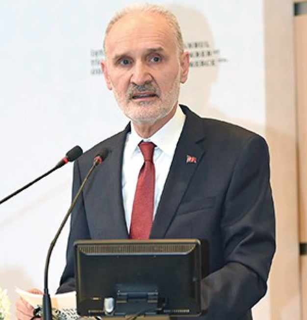 Avdagiç: Bir an önce ekonomiye odaklanalım