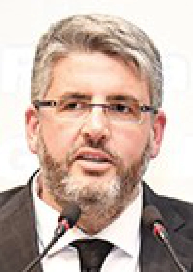 Avdagiç: Bir an önce ekonomiye odaklanalım