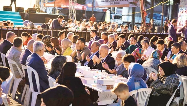 Sultanahmet’te ilk iftar coşkusu