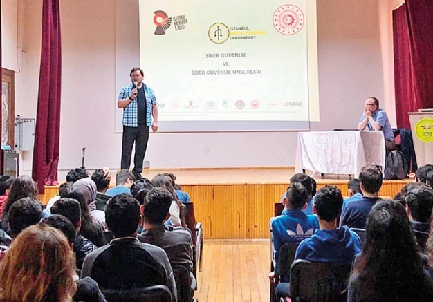 Liseli gençlere siber güvenlik eğitimi