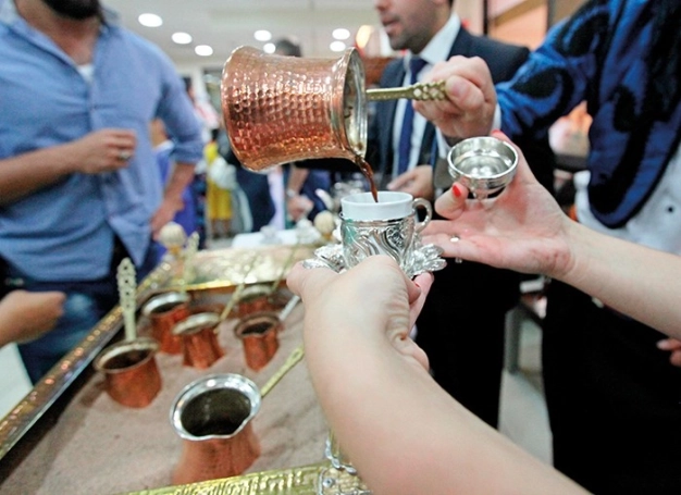 Bayram tatlılarının dengeleyicisi kahve