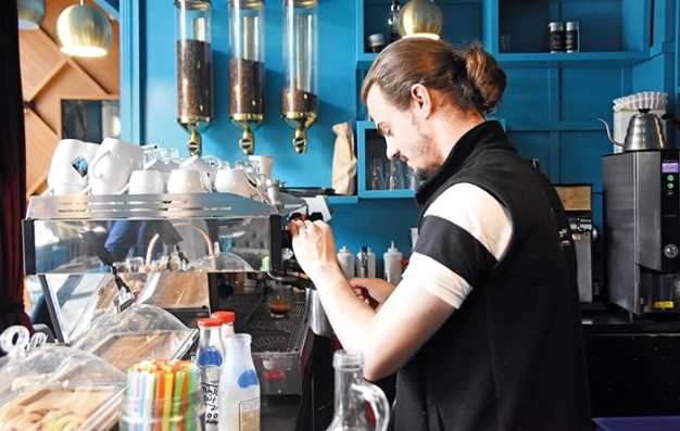 Bayram tatlılarının dengeleyicisi kahve