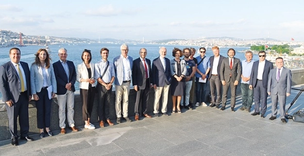 Alman medyasına kritik AB mesajları