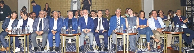 Fotoğrafları kumaşa ve giysiye dönüştürdüler