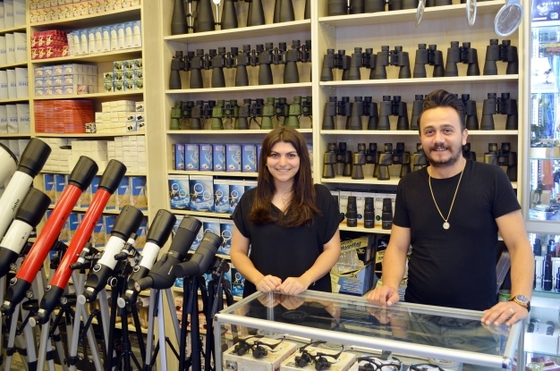 Tacir sertifikalı ilk öğrencilerin diploma sevinci