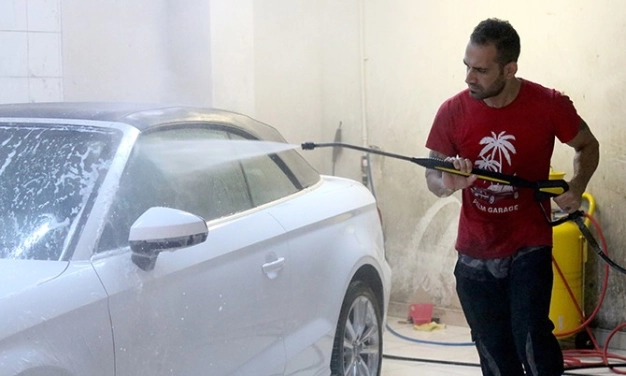 Otomobili parlatan kazanıyor