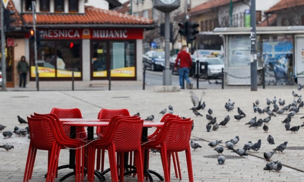 Kimi sınırı kapattı kimi üretimi durdurdu