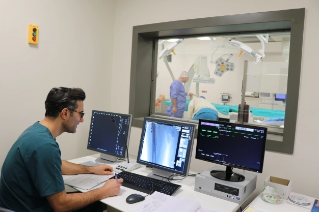 ‘Tıbbi cihazda alacak sorunu çözülmeli’