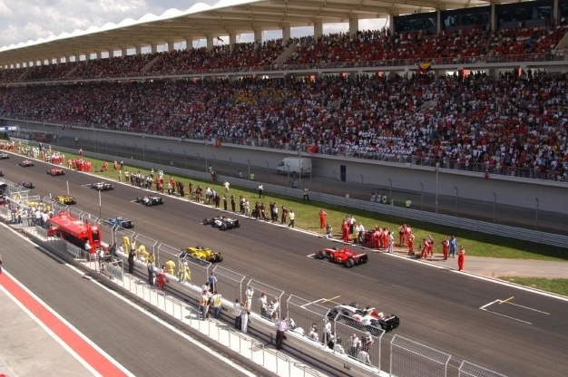 F1 İstanbul’da 3 günlük yarıştan 100 milyon dolar