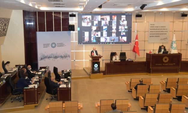 Ekonomiyi virüsten koruyan üç katlı maske