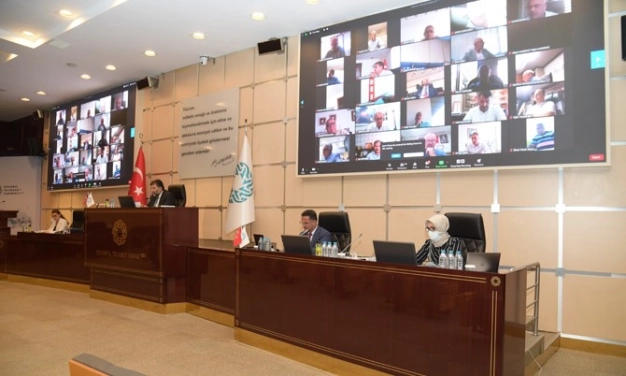 Ekonomiyi virüsten koruyan üç katlı maske